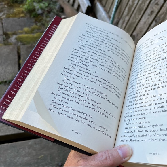 🌷 Breaking Dawn First Edition Hardcover Book By Stephanie Meyer - Picture 16 of 16